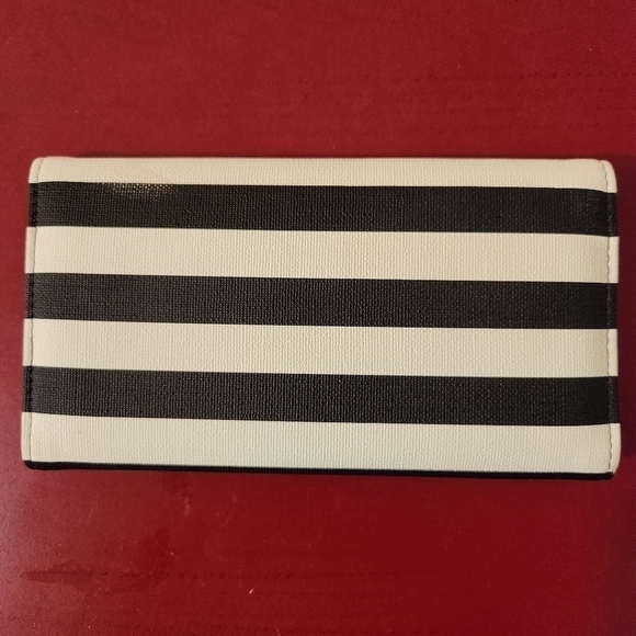 Kut From The Kloth Wallet - Picture 3 of 6